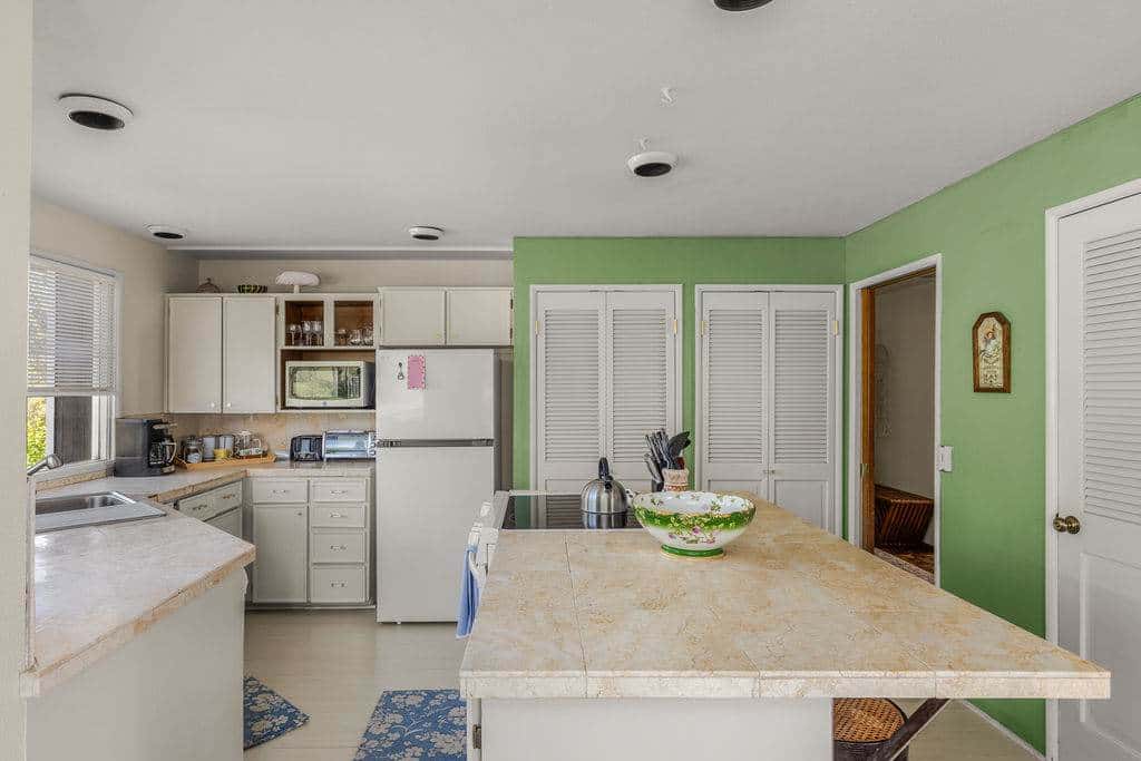 Closest home to Mosier Falls with mountain & river views, hot tub, & game room