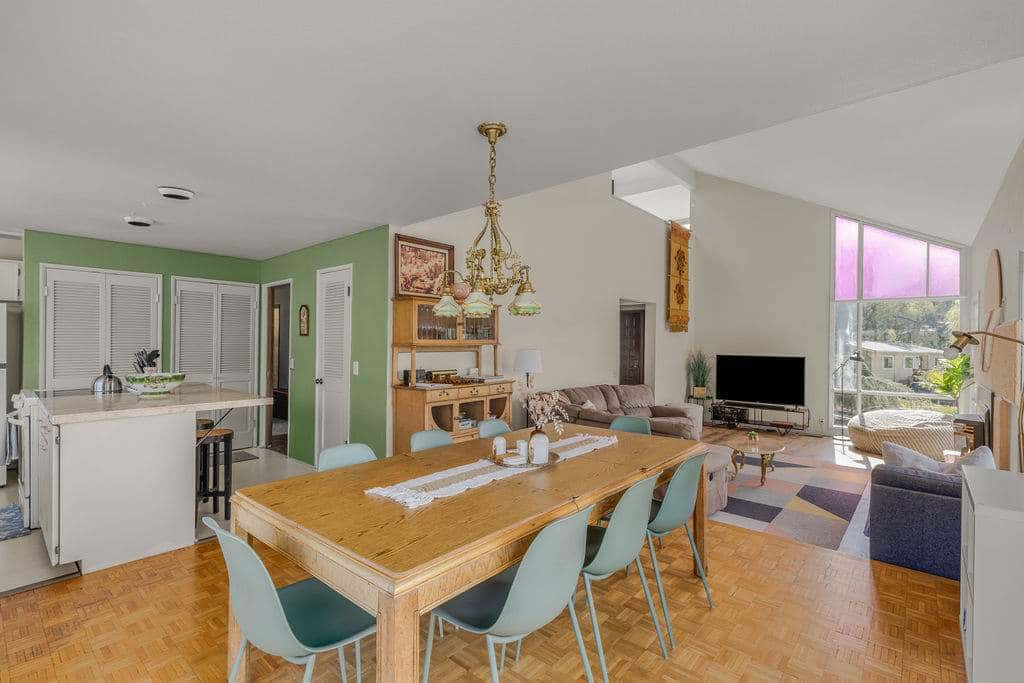 Closest home to Mosier Falls with mountain & river views, hot tub, & game room