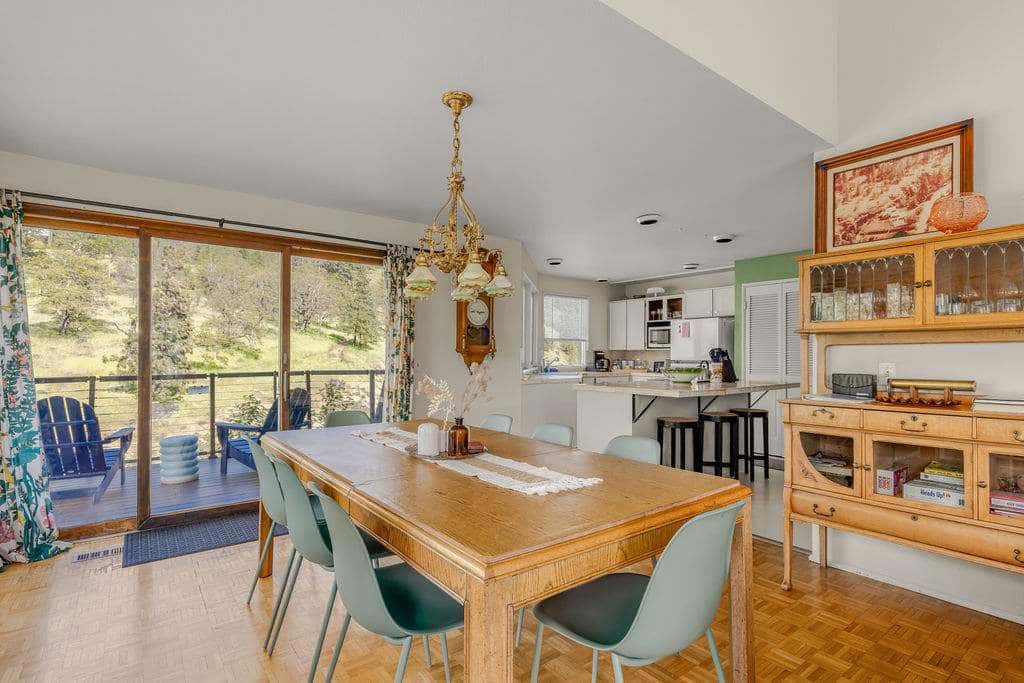 Closest home to Mosier Falls with mountain & river views, hot tub, & game room
