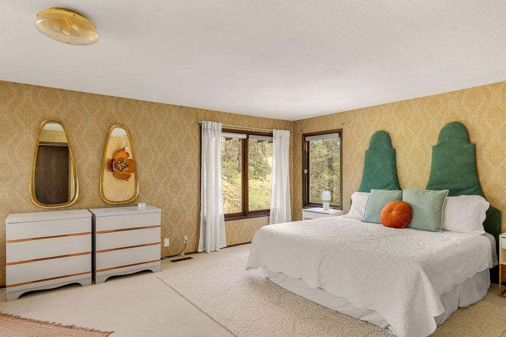 Closest home to Mosier Falls with mountain & river views, hot tub, & game room