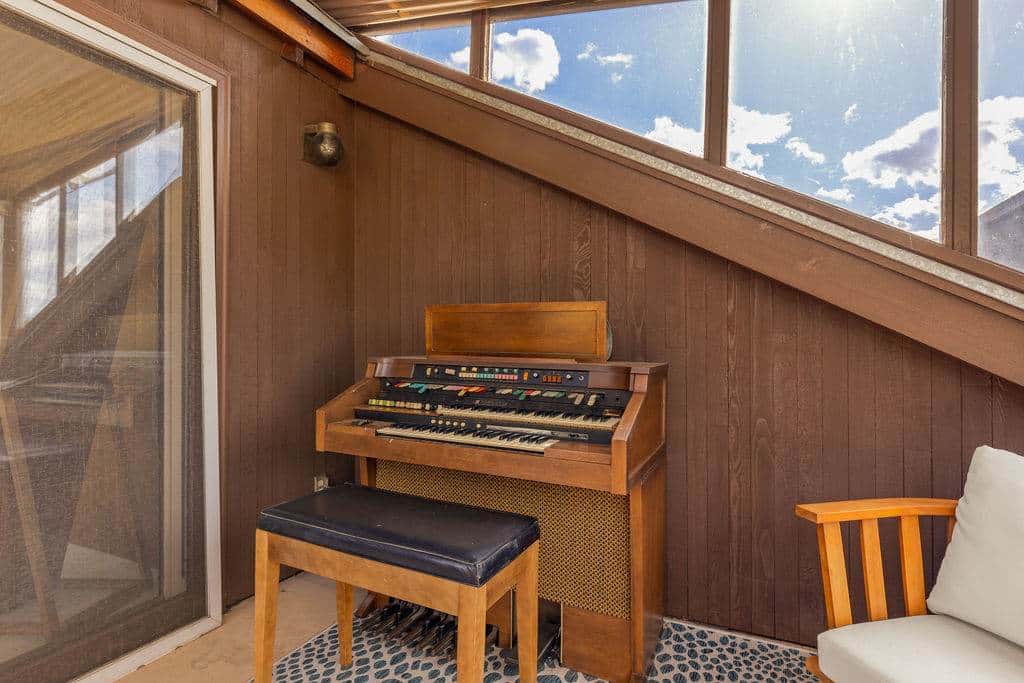 Closest home to Mosier Falls with mountain & river views, hot tub, & game room