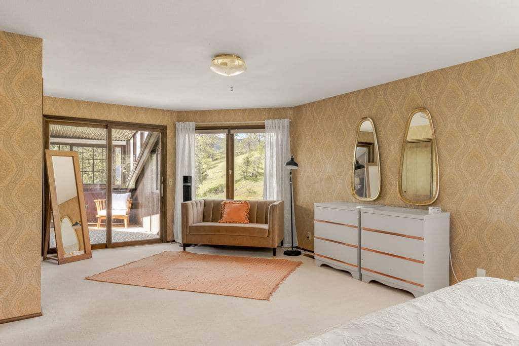 Closest home to Mosier Falls with mountain & river views, hot tub, & game room
