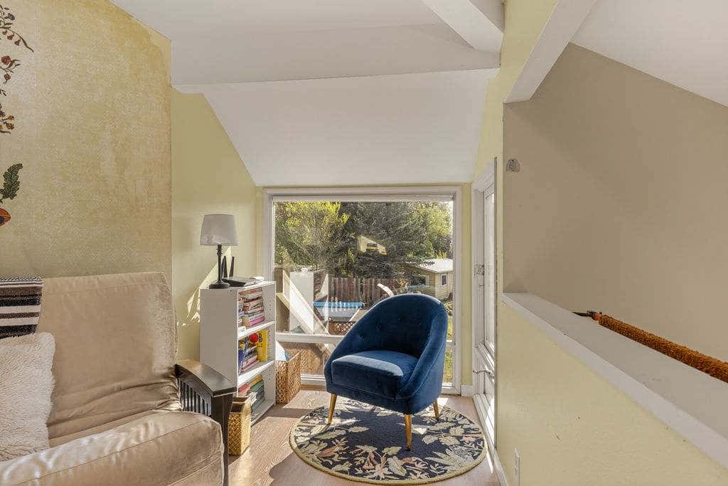 Closest home to Mosier Falls with mountain & river views, hot tub, & game room
