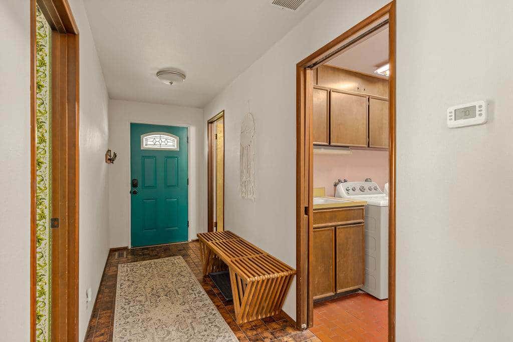 Closest home to Mosier Falls with mountain & river views, hot tub, & game room