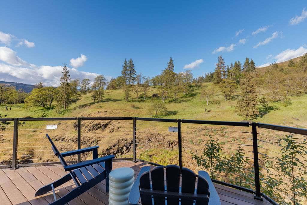Closest home to Mosier Falls with mountain & river views, hot tub, & game room