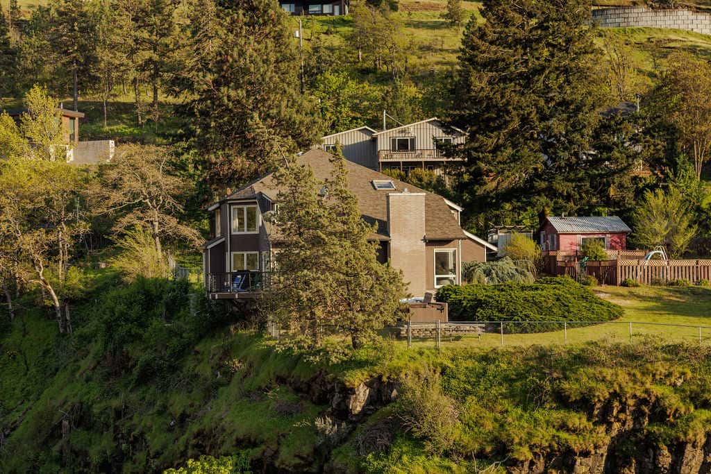 Closest home to Mosier Falls with mountain & river views, hot tub, & game room