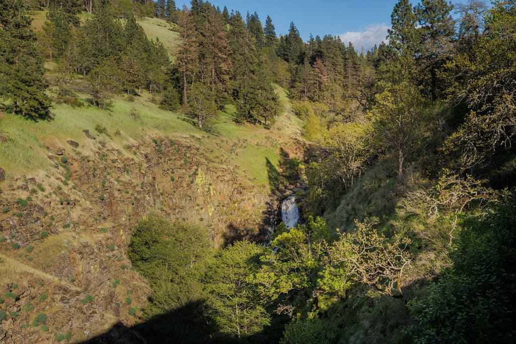 Closest home to Mosier Falls with mountain & river views, hot tub, & game room