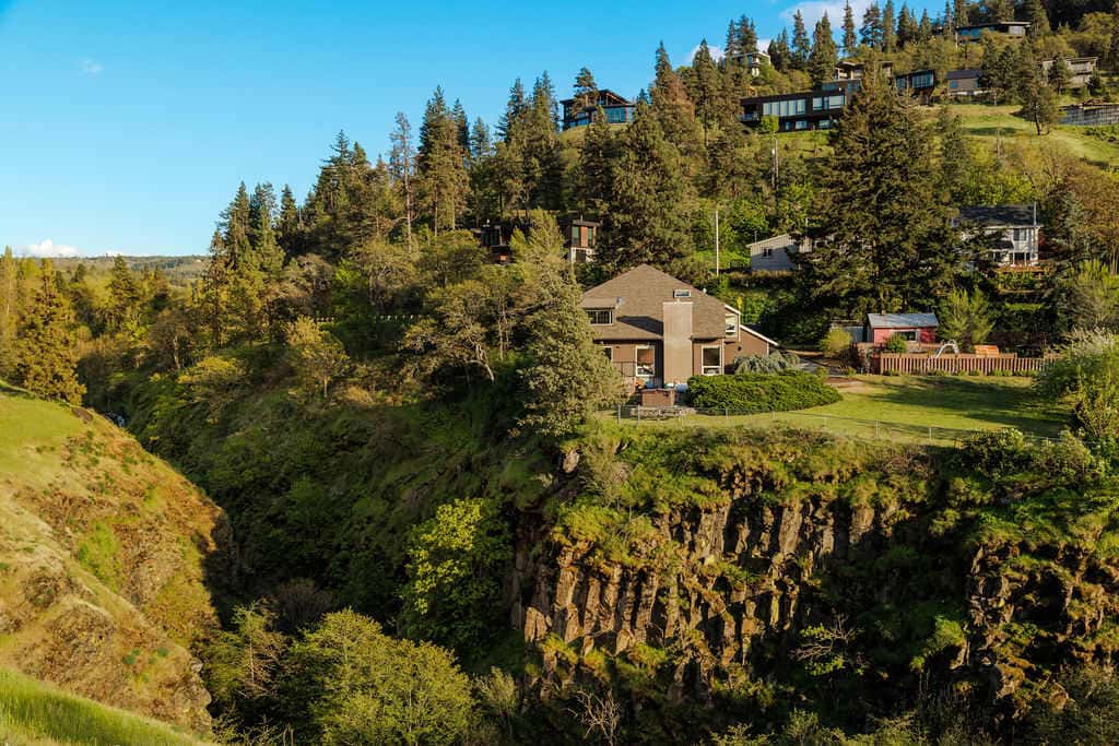 Closest home to Mosier Falls with mountain & river views, hot tub, & game room