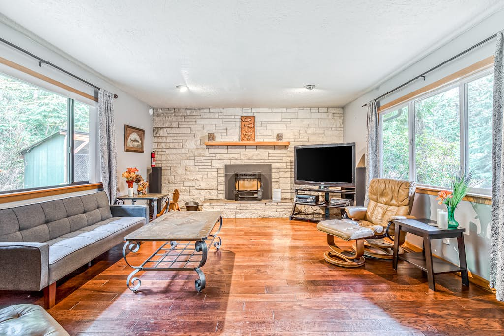 Remodeled home with large yard & kitchen in lovely forest setting - dog-friendly