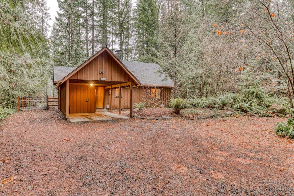 Charming, riverfront cabin with fireplace - dog-friendly