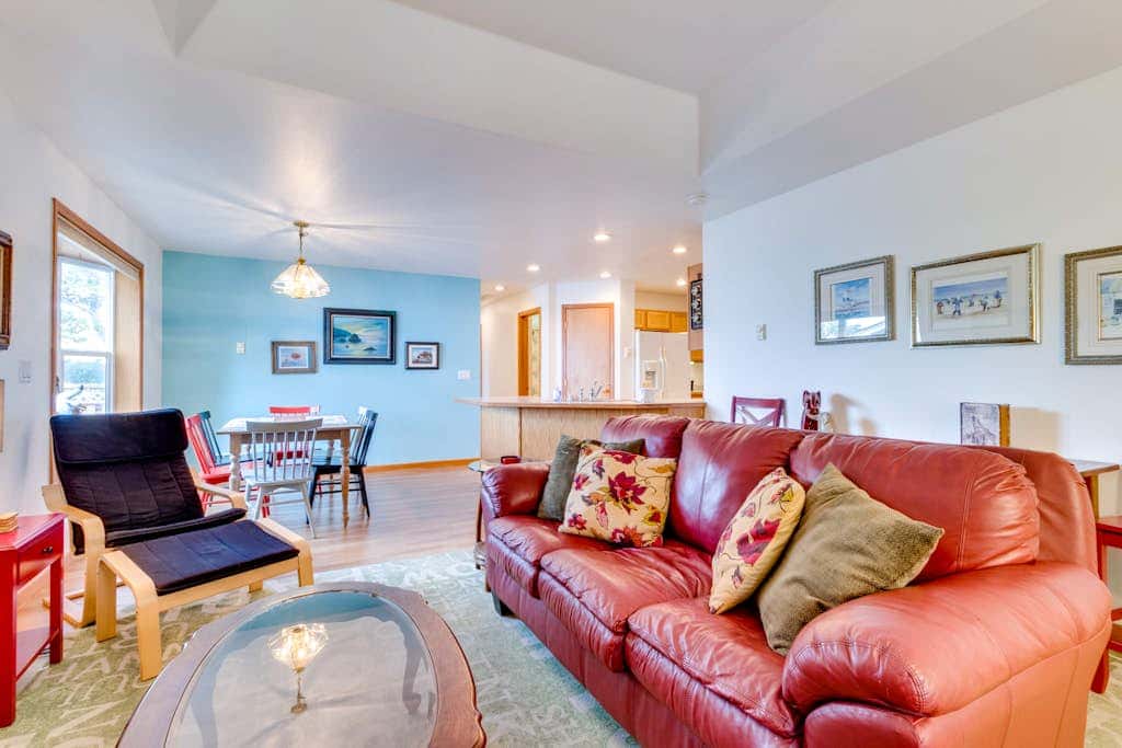 Dog-Friendly, Coastal Escape with Private Hot Tub, WiFi, & Deck - Blocks to Park