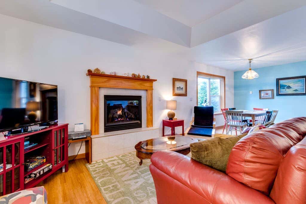 Dog-Friendly, Coastal Escape with Private Hot Tub, WiFi, & Deck - Blocks to Park