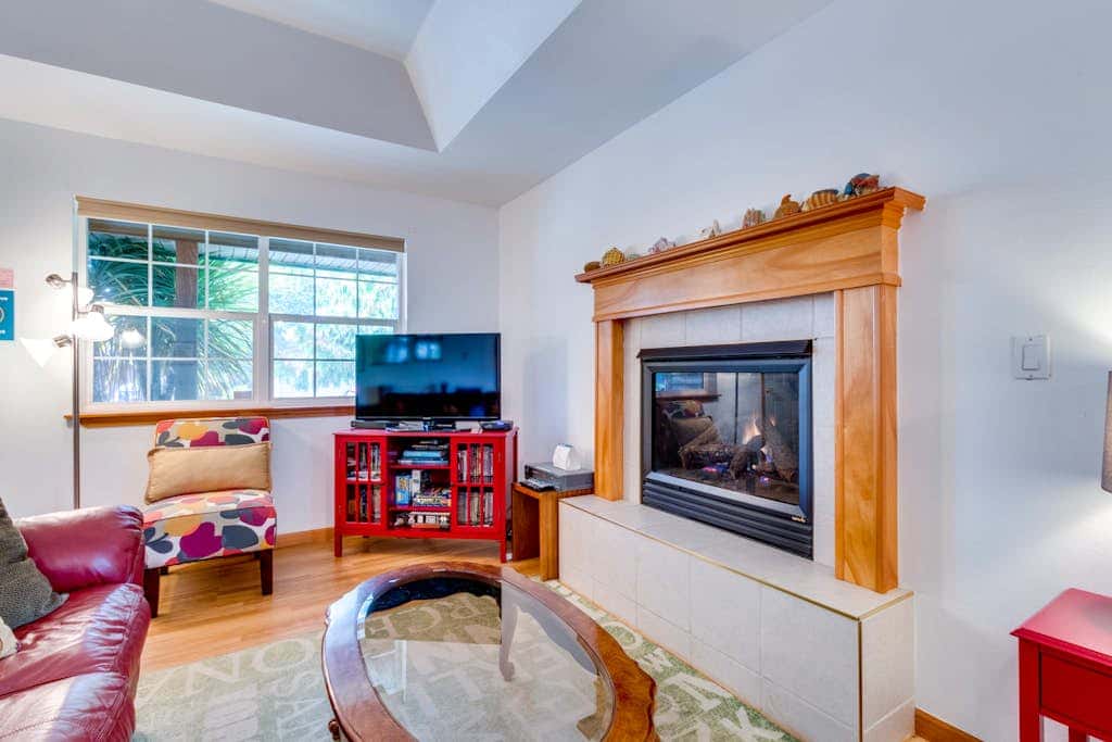 Dog-Friendly, Coastal Escape with Private Hot Tub, WiFi, & Deck - Blocks to Park