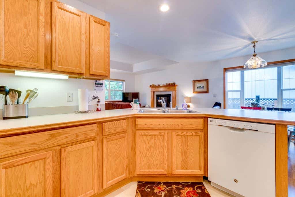 Dog-Friendly, Coastal Escape with Private Hot Tub, WiFi, & Deck - Blocks to Park
