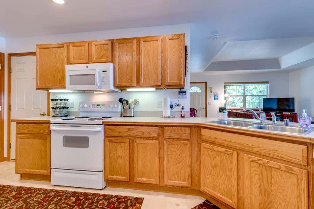 Dog-Friendly, Coastal Escape with Private Hot Tub, WiFi, & Deck - Blocks to Park