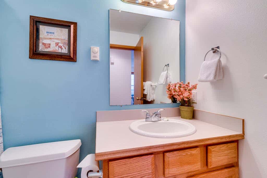 Dog-Friendly, Coastal Escape with Private Hot Tub, WiFi, & Deck - Blocks to Park