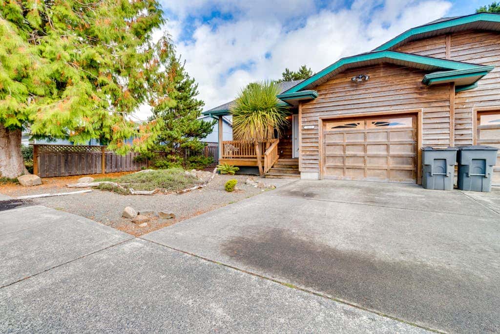 Dog-Friendly, Coastal Escape with Private Hot Tub, WiFi, & Deck - Blocks to Park
