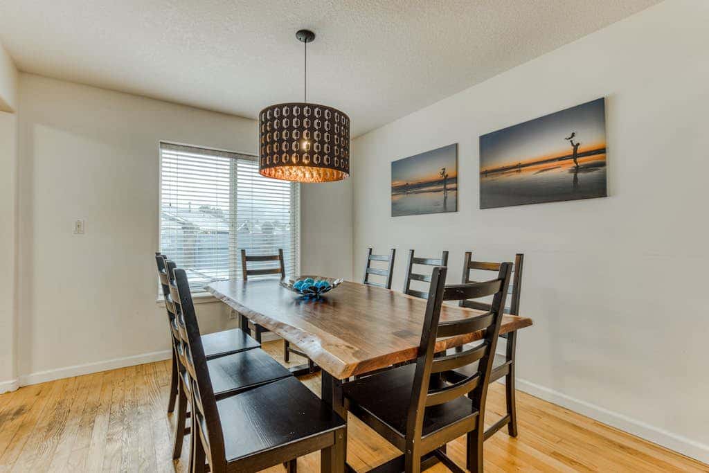 Modern home 3 blocks from beach with private hot tub & cozy fireplace