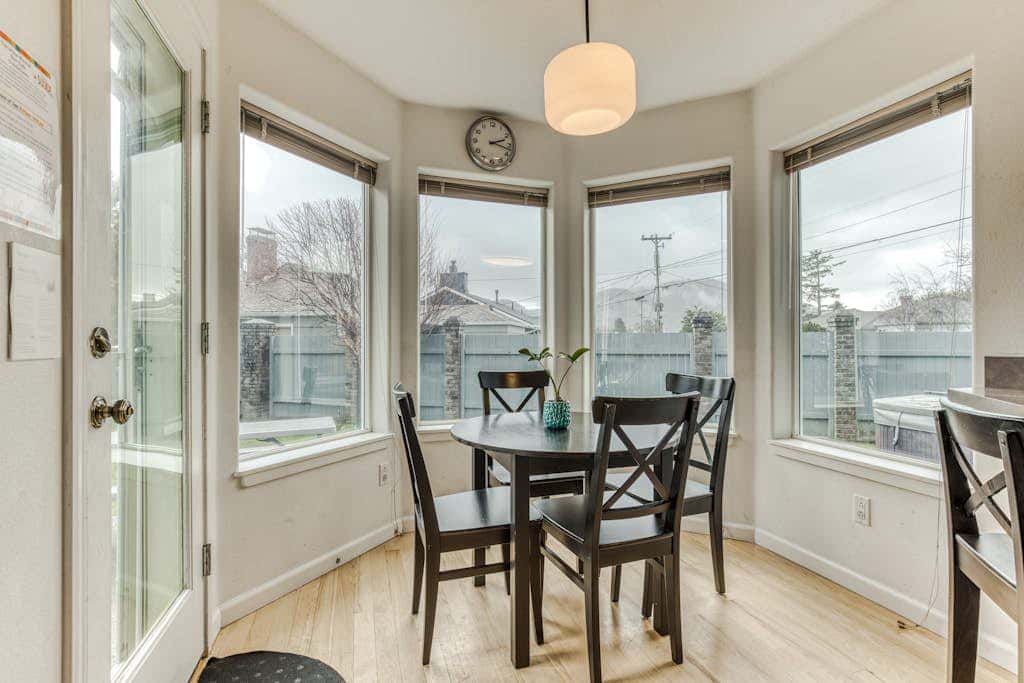 Modern home 3 blocks from beach with private hot tub & cozy fireplace