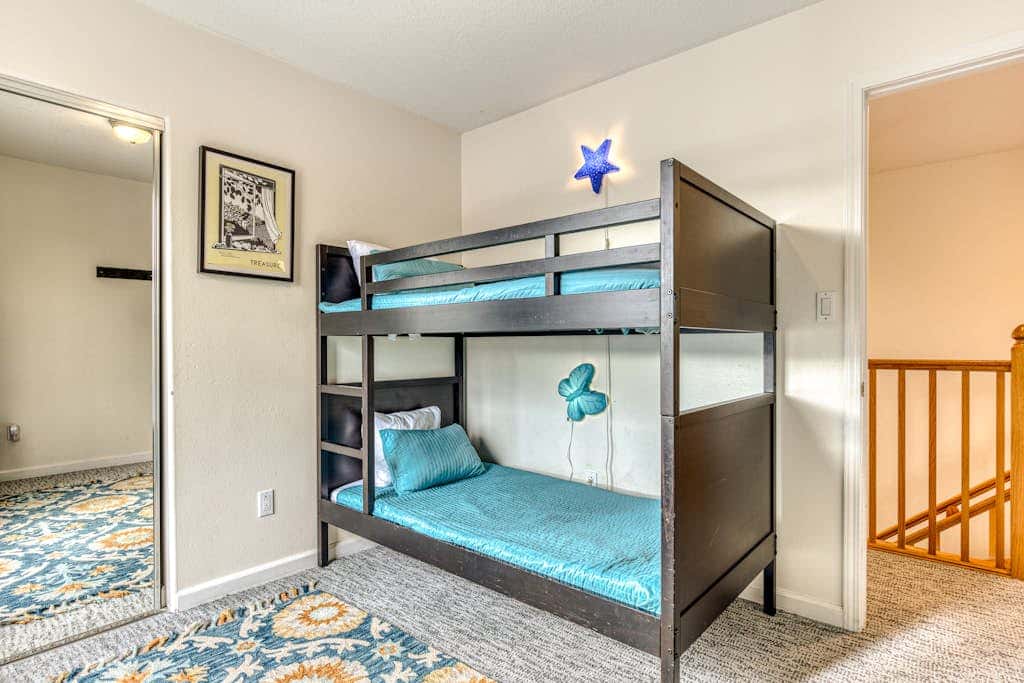 Modern home 3 blocks from beach with private hot tub & cozy fireplace