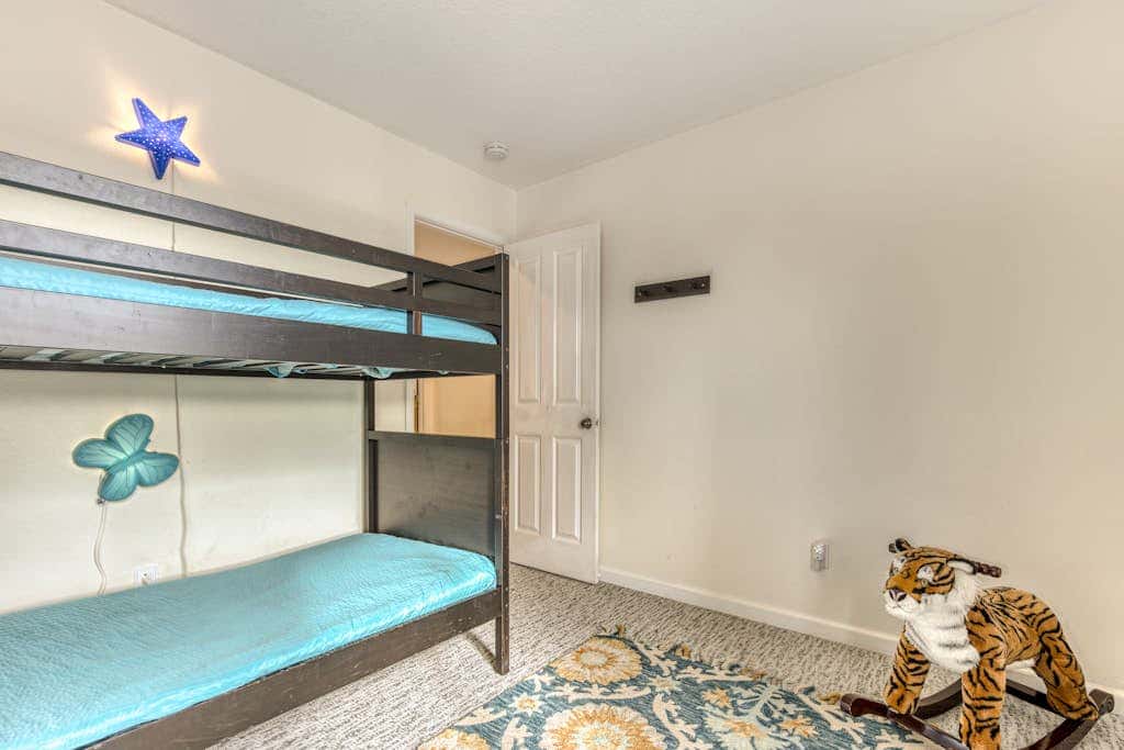 Modern home 3 blocks from beach with private hot tub & cozy fireplace