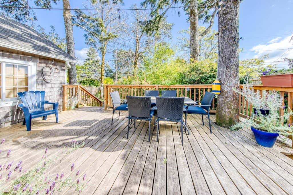 Charming Dog-Friendly Cottage with AC, Washer/Dryer, Gas Grill, Easy Beach Access