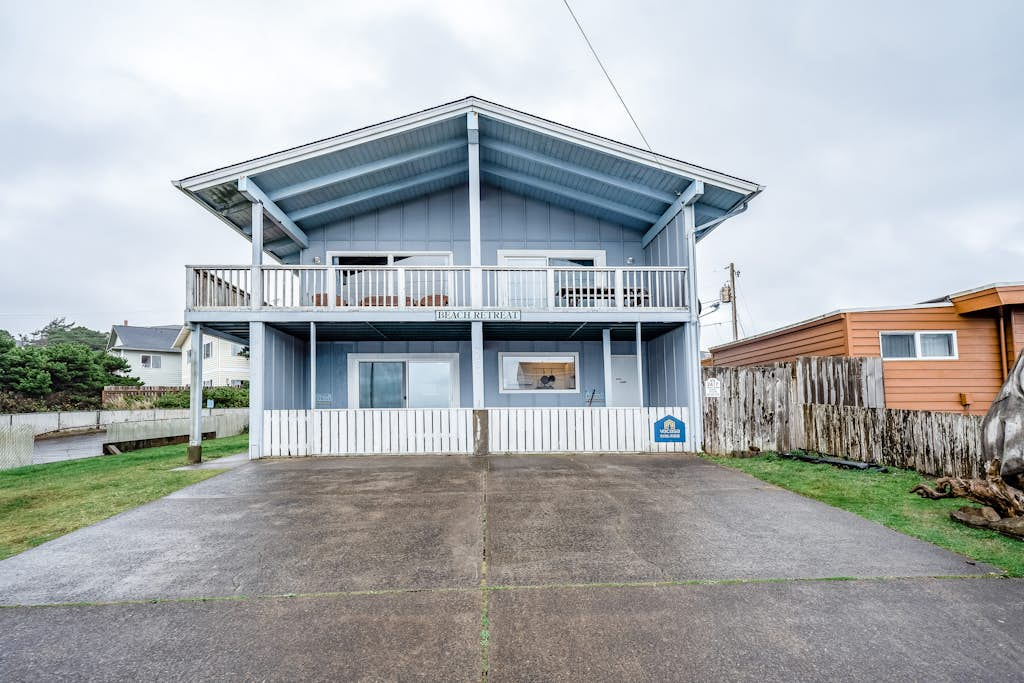 Dog-Friendly Oceanview Duplex with Beach Access - Walk to Nye Beach Shops