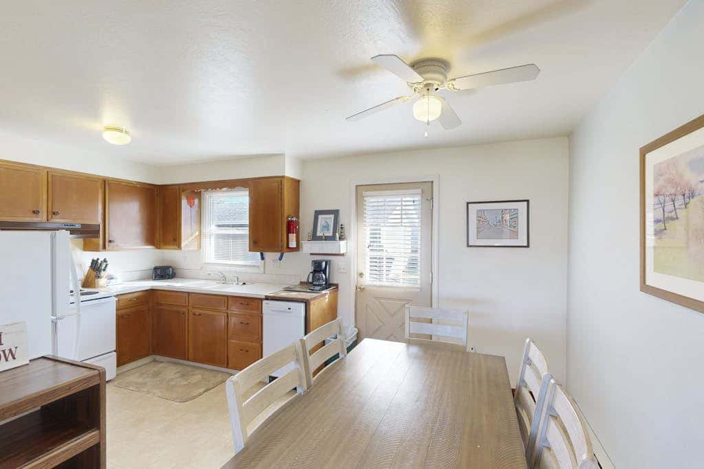 Charming Dog-Friendly Condo with Ocean View - Close to Beach & Nye Shops