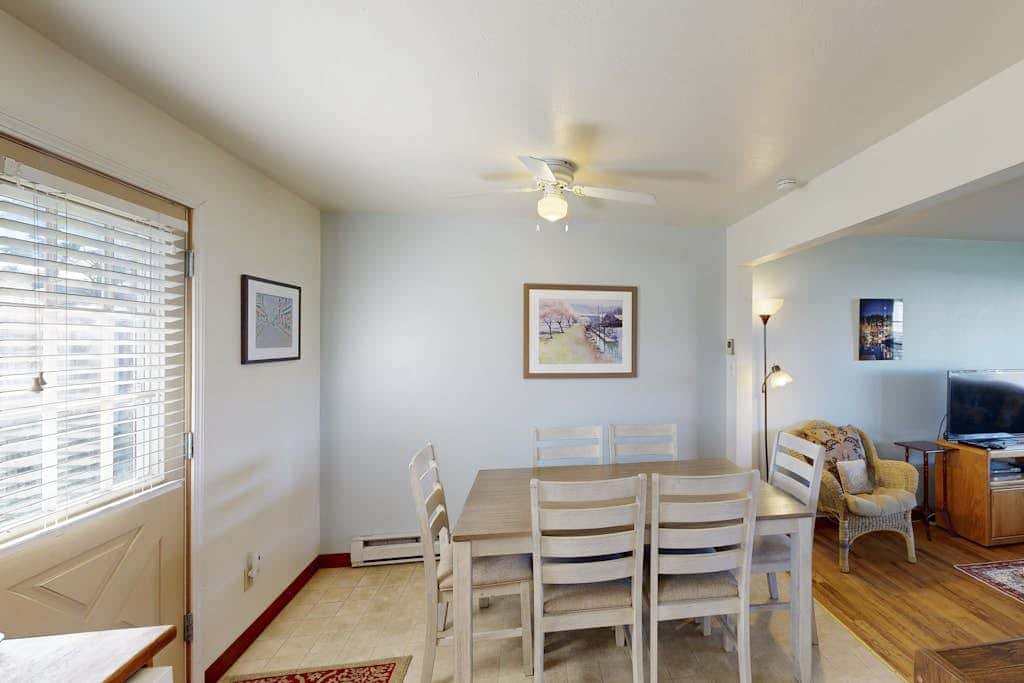 Charming Dog-Friendly Condo with Ocean View - Close to Beach & Nye Shops