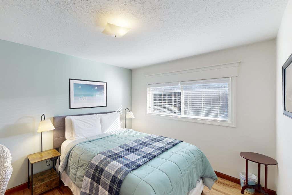 Charming Dog-Friendly Condo with Ocean View - Close to Beach & Nye Shops
