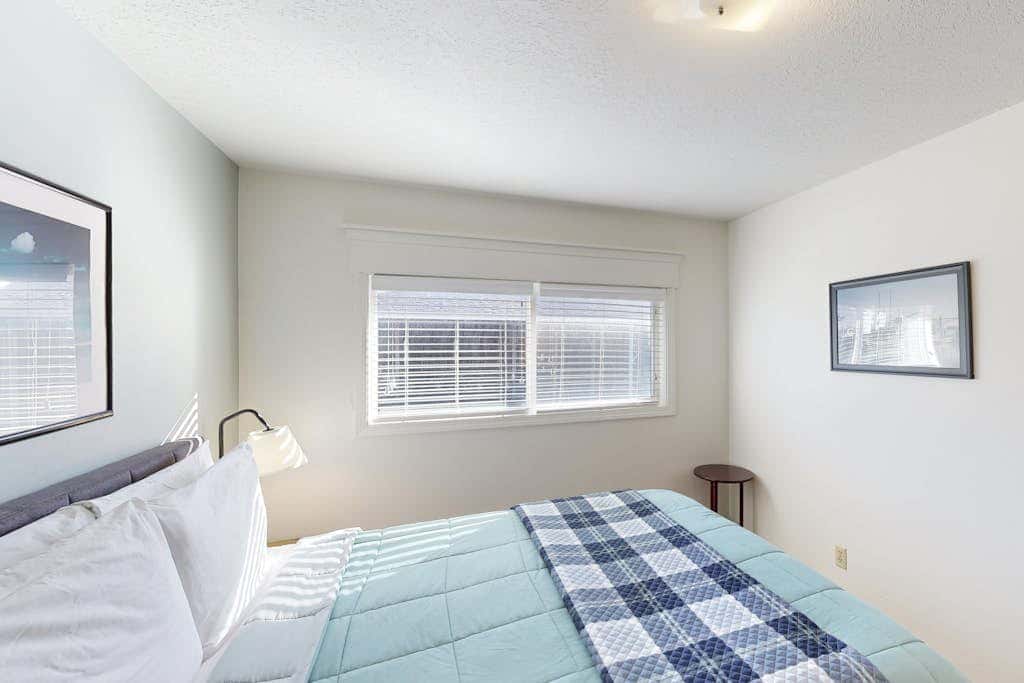 Charming Dog-Friendly Condo with Ocean View - Close to Beach & Nye Shops
