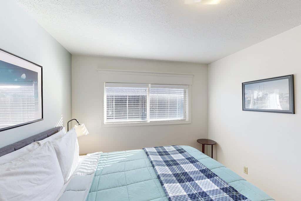 Charming Dog-Friendly Condo with Ocean View - Close to Beach & Nye Shops
