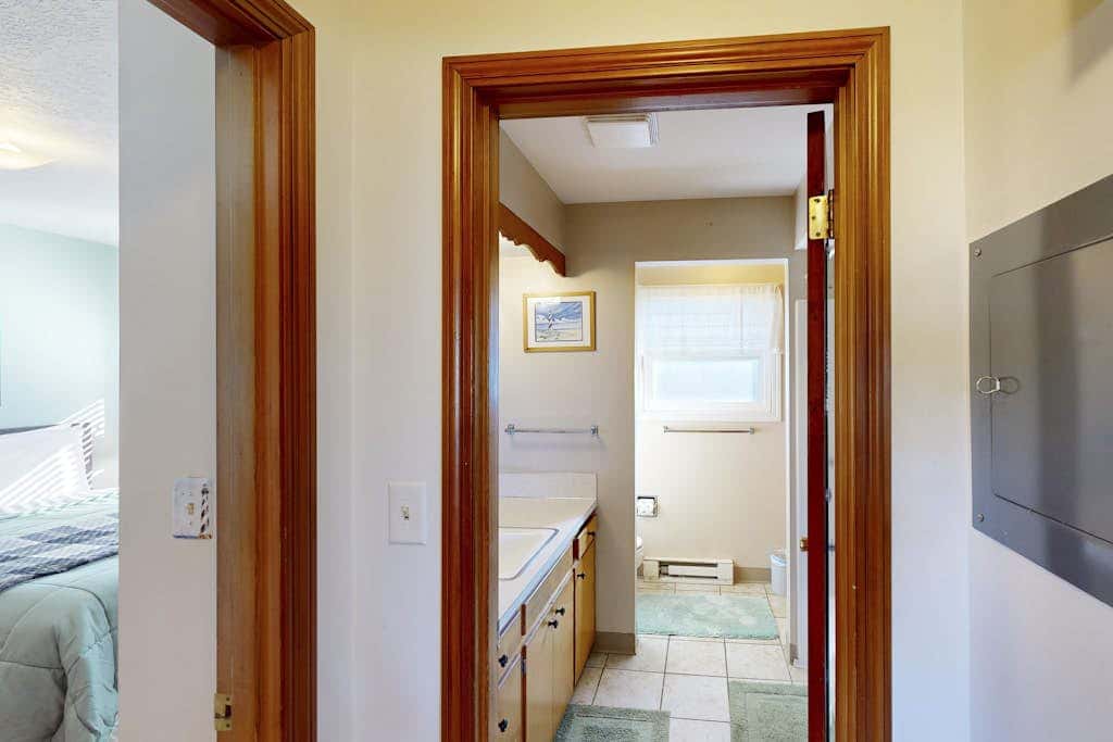 Charming Dog-Friendly Condo with Ocean View - Close to Beach & Nye Shops