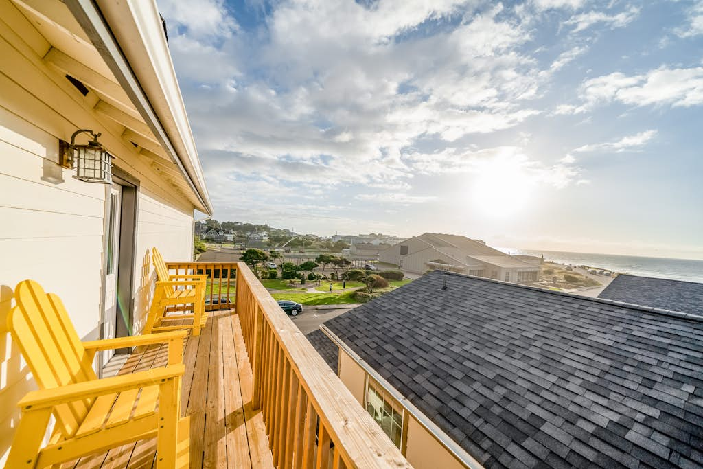 Coastal gem near the beach with spacious layout - walk to dining & shops
