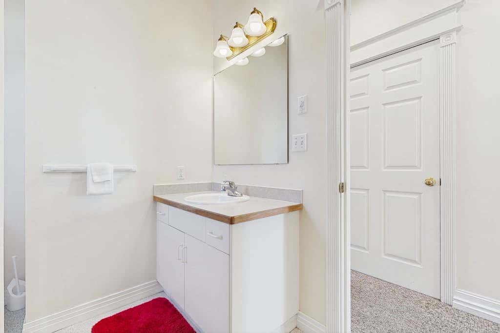 Ocean-view beach house with enclosed yard,New hot tub - 1 block to beach