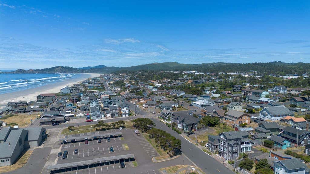 Ocean view homes with hot tubs, enclosed yard, fireplace - 1 block to the beach