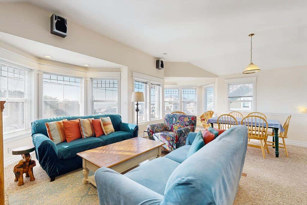Ocean view homes with hot tubs, enclosed yard, fireplace - 1 block to the beach