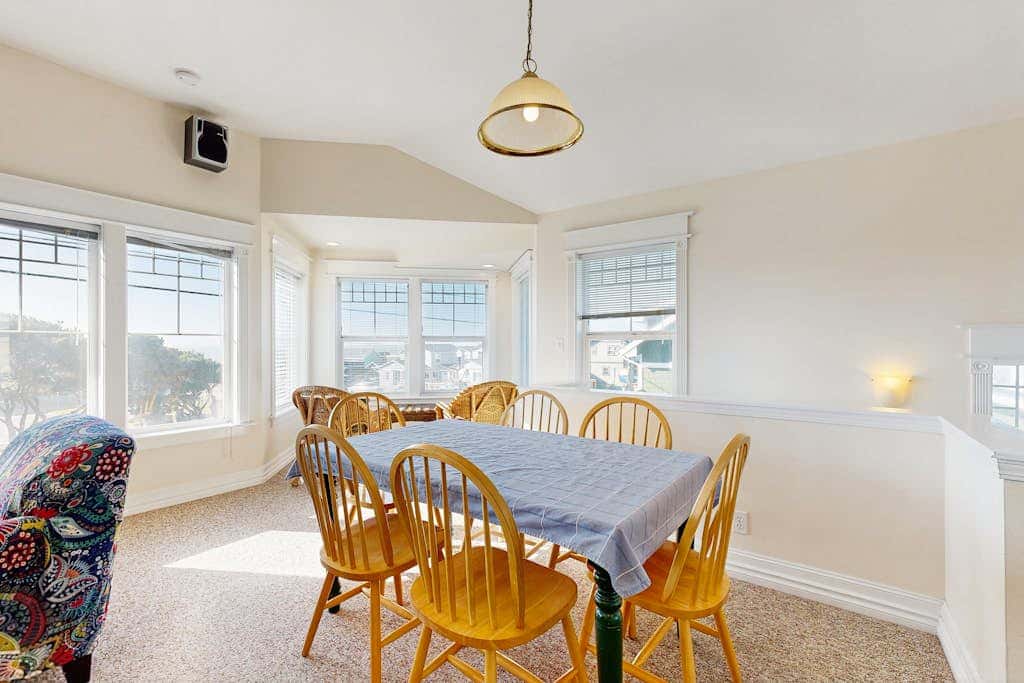 Ocean view homes with hot tubs, enclosed yard, fireplace - 1 block to the beach