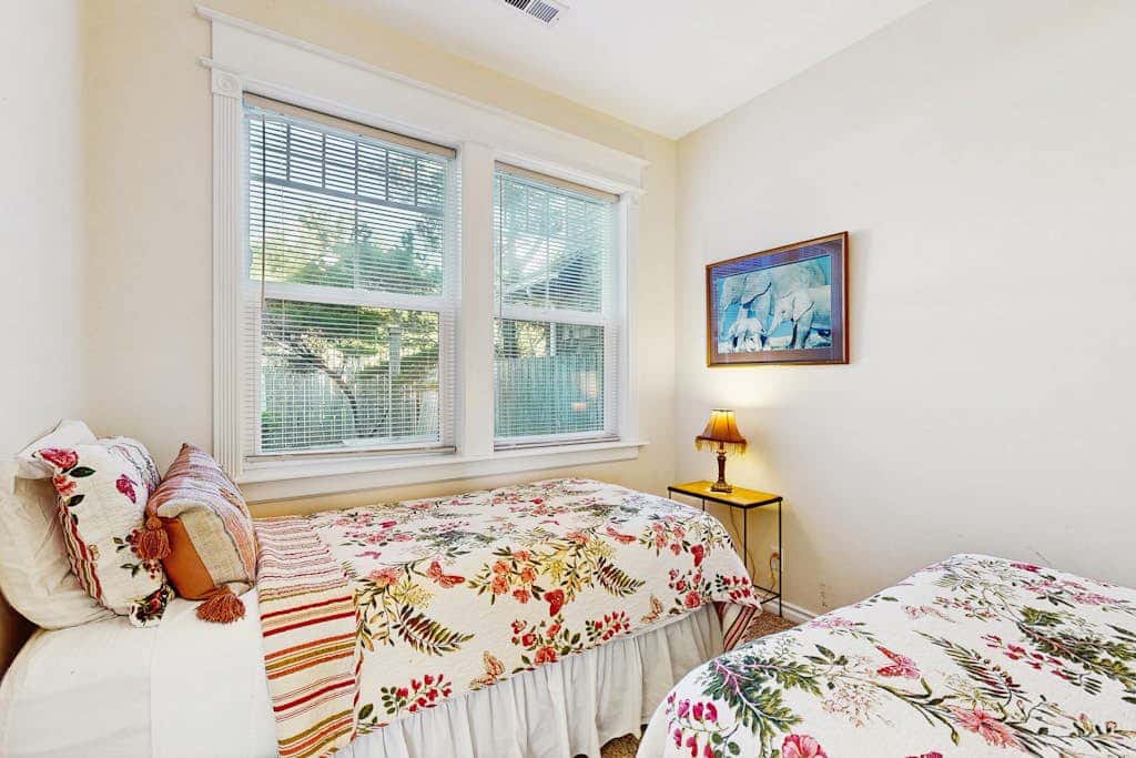 Ocean view homes with hot tubs, enclosed yard, fireplace - 1 block to the beach