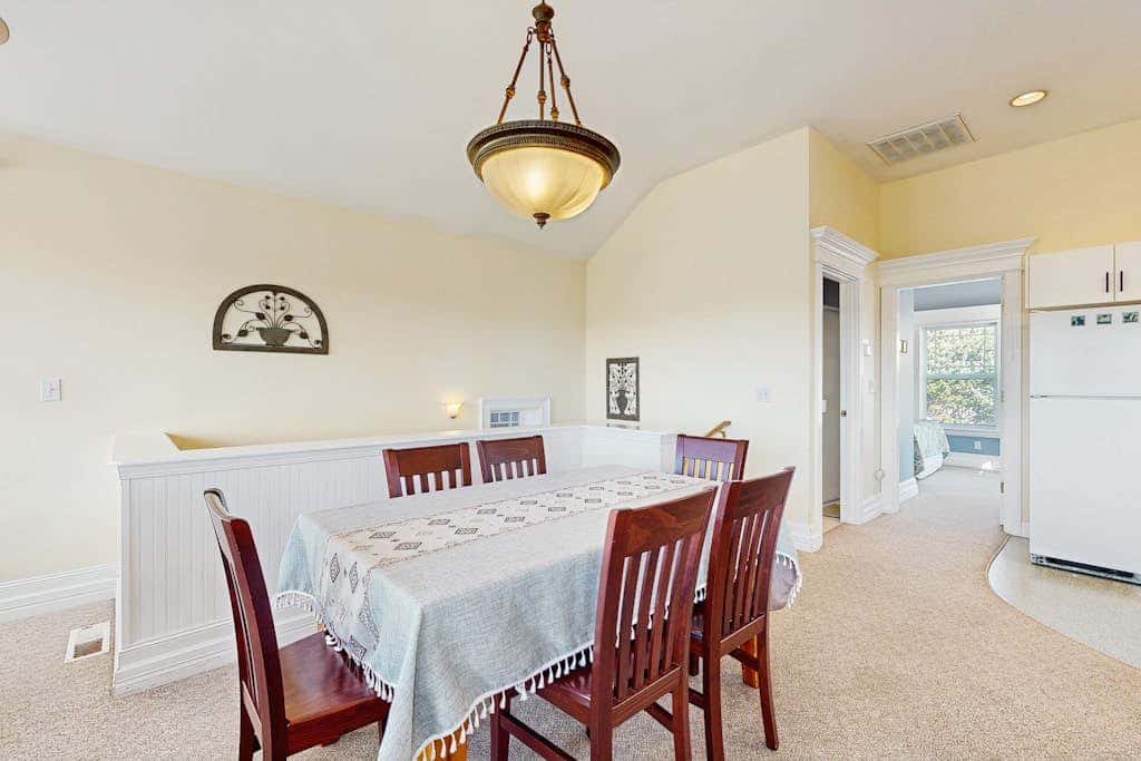 Ocean view homes with hot tubs, enclosed yard, fireplace - 1 block to the beach