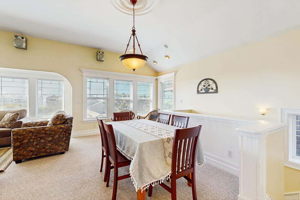 Ocean view homes with hot tubs, enclosed yard, fireplace - 1 block to the beach