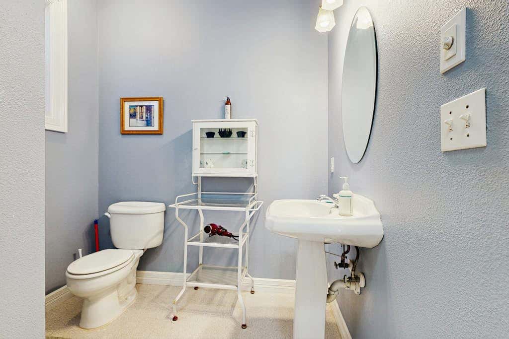Ocean view homes with hot tubs, enclosed yard, fireplace - 1 block to the beach