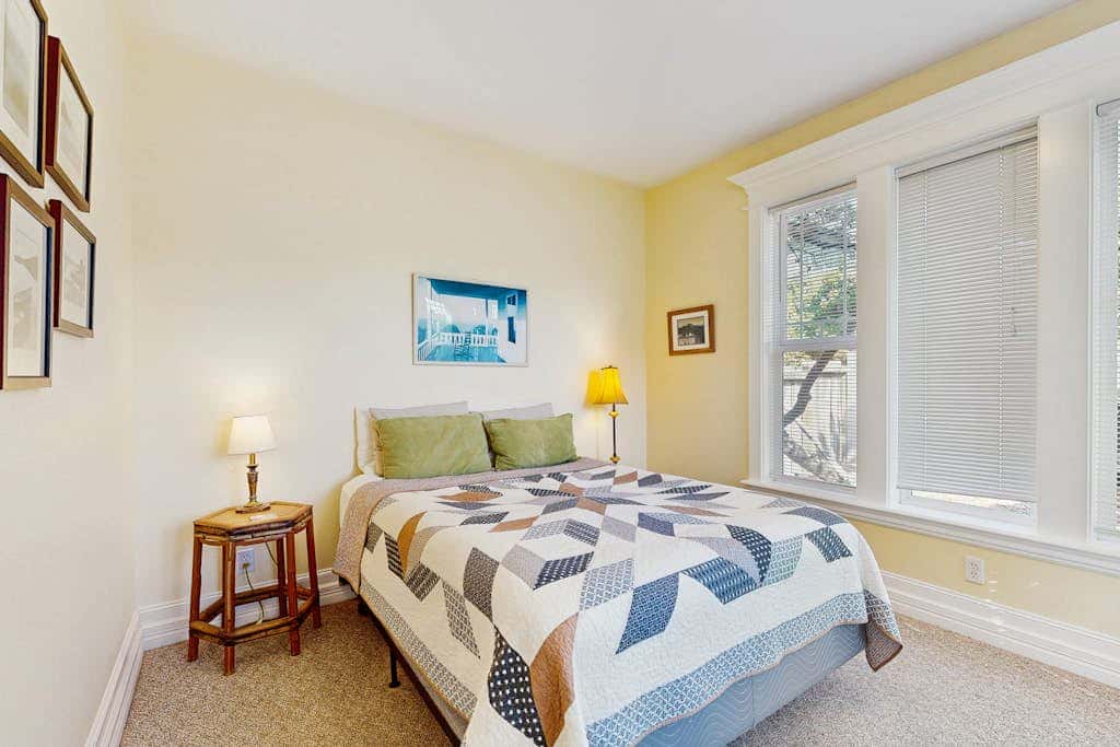 Ocean view homes with hot tubs, enclosed yard, fireplace - 1 block to the beach