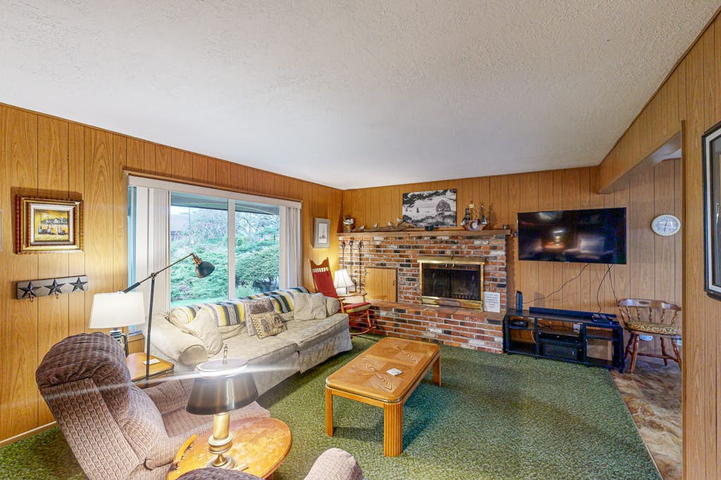 Cozy Getaway near Beach with Partial Ocean View, Free WiFi, & Washer/Dryer