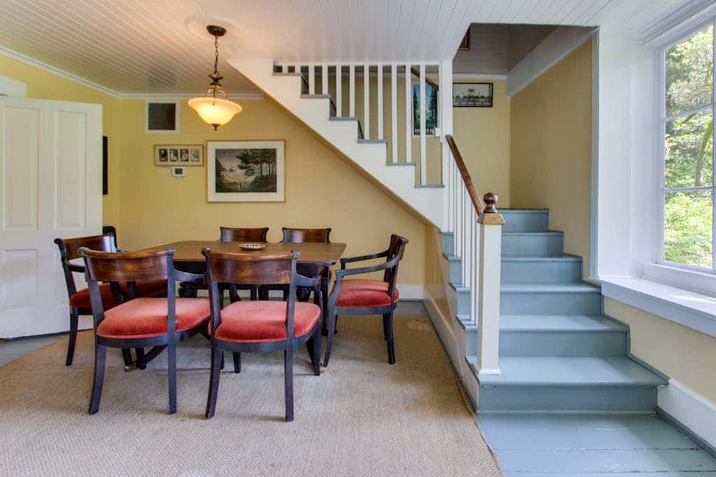 Historic home on one acre meadow, near beach & golf - dog-friendly