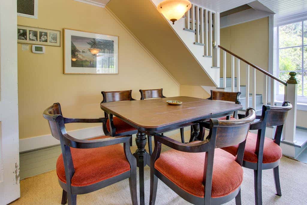 Historic home on one acre meadow, near beach & golf - dog-friendly