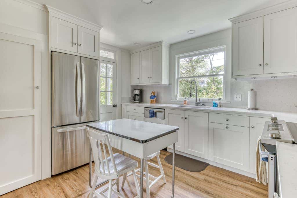 Historic home on one acre meadow, near beach & golf - dog-friendly
