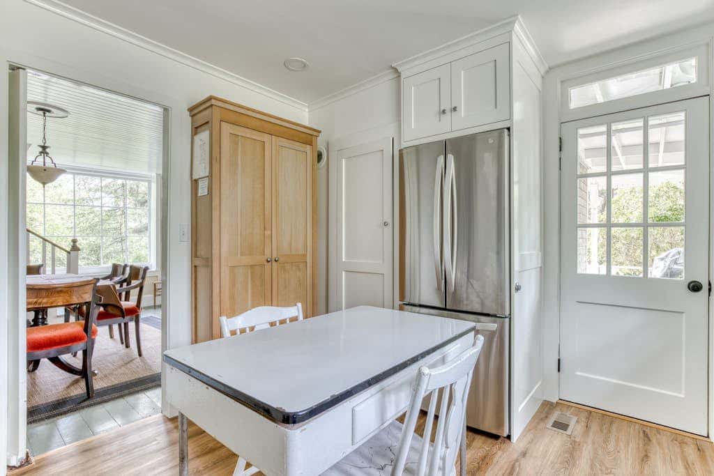 Historic home on one acre meadow, near beach & golf - dog-friendly