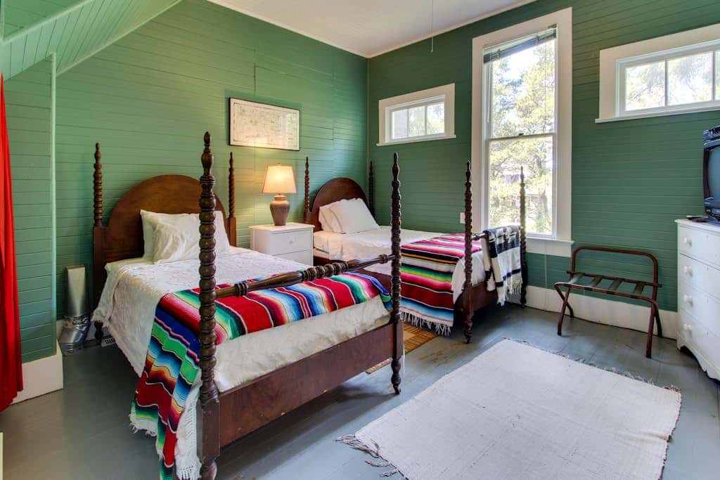 Historic home on one acre meadow, near beach & golf - dog-friendly