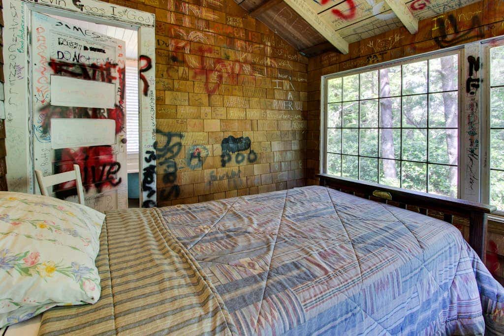 Historic home on one acre meadow, near beach & golf - dog-friendly